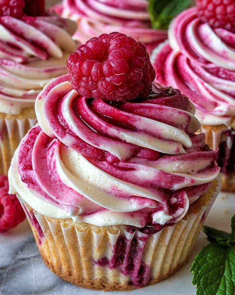 Indulge in Irresistible Raspberry Cheesecake Cupcakes with This Easy Recipe